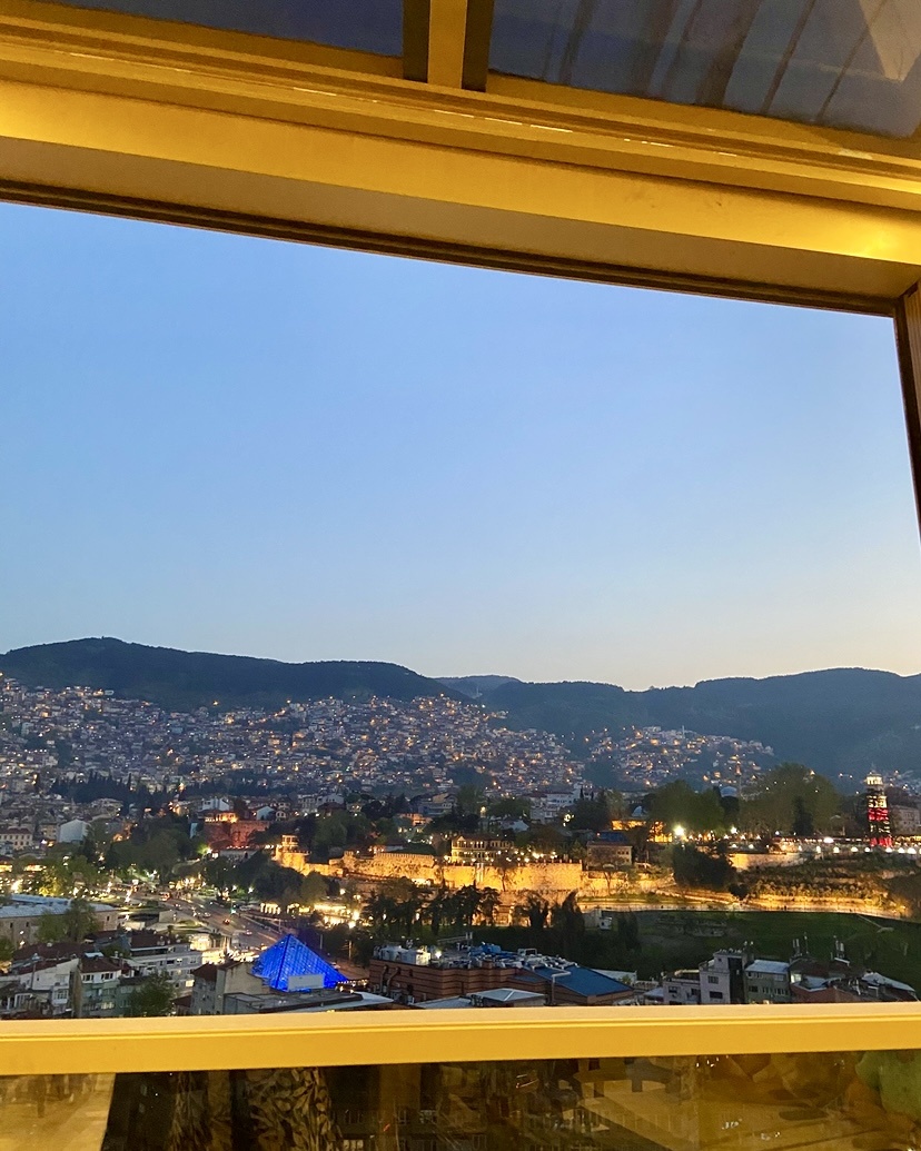 Вечерняя Бурса и наш вид на первом ужине