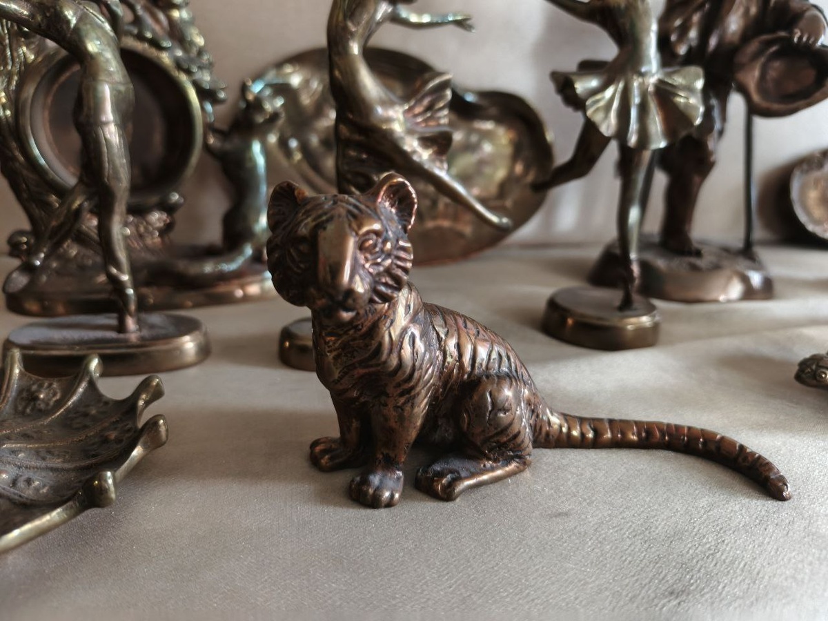 Асортимент каслинского литья и сейчас поражает широтой и многообразием выбора