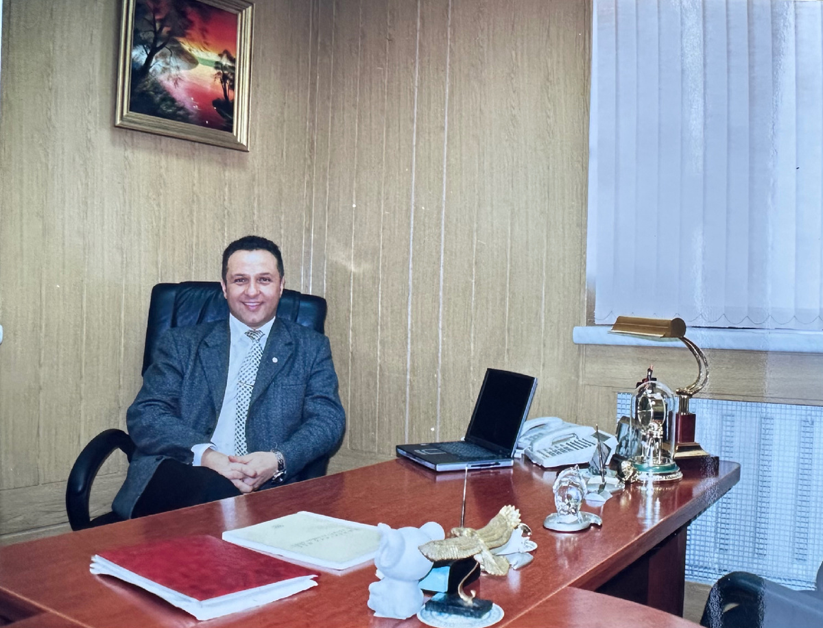 В рабочем кабинете. Фото из семейного архива Федоренковых 