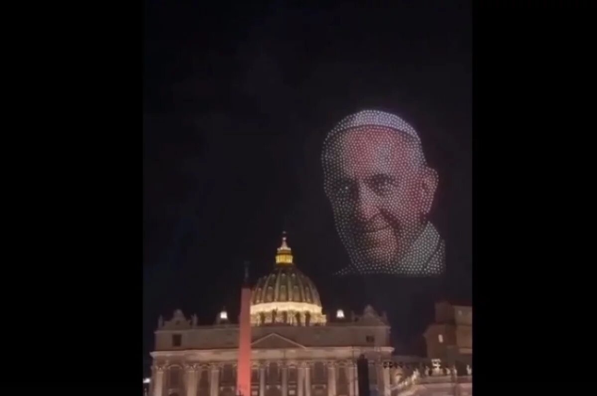    В Ватикане дроны на концерте изобразили портрет папы римского Франциска