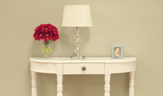 Классический консольный столик для прихожей