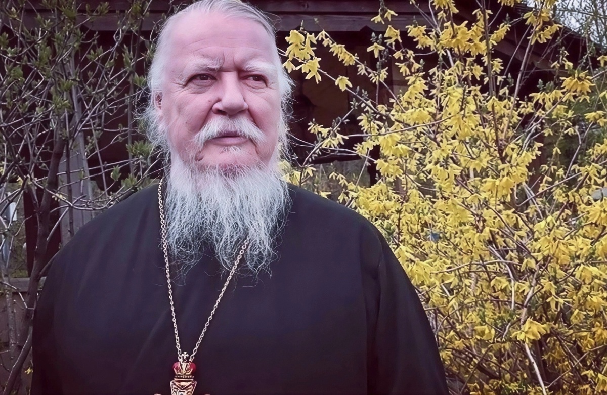 Димитрий Смирнов (07.03.1951 — 21.10.2020 гг.) — протоиерей, церковный и общественный деятель.