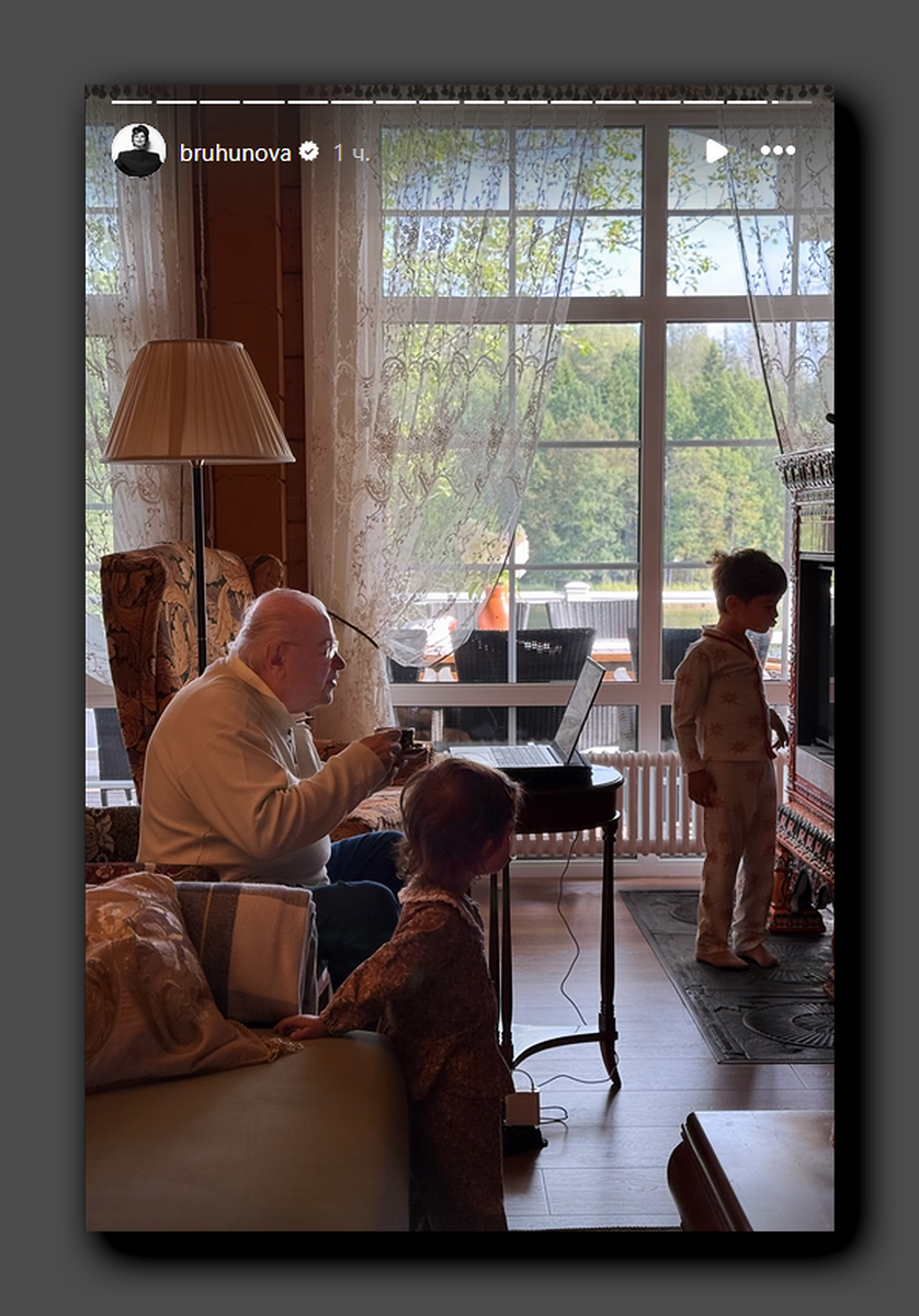 Евгений Петросян с наследниками. Скриншот @ bruhunova