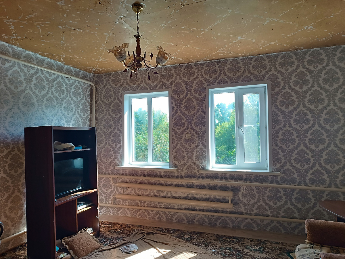 Готово. Половину потолка мама утром сама ободрала. 