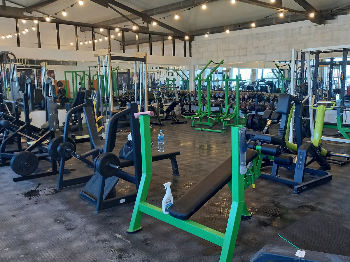 Тренажеры в зале. Фото автора.