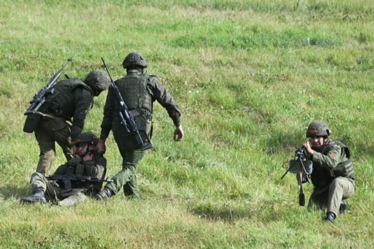 Учения проходят на полигоне МЧС под Борисовом
