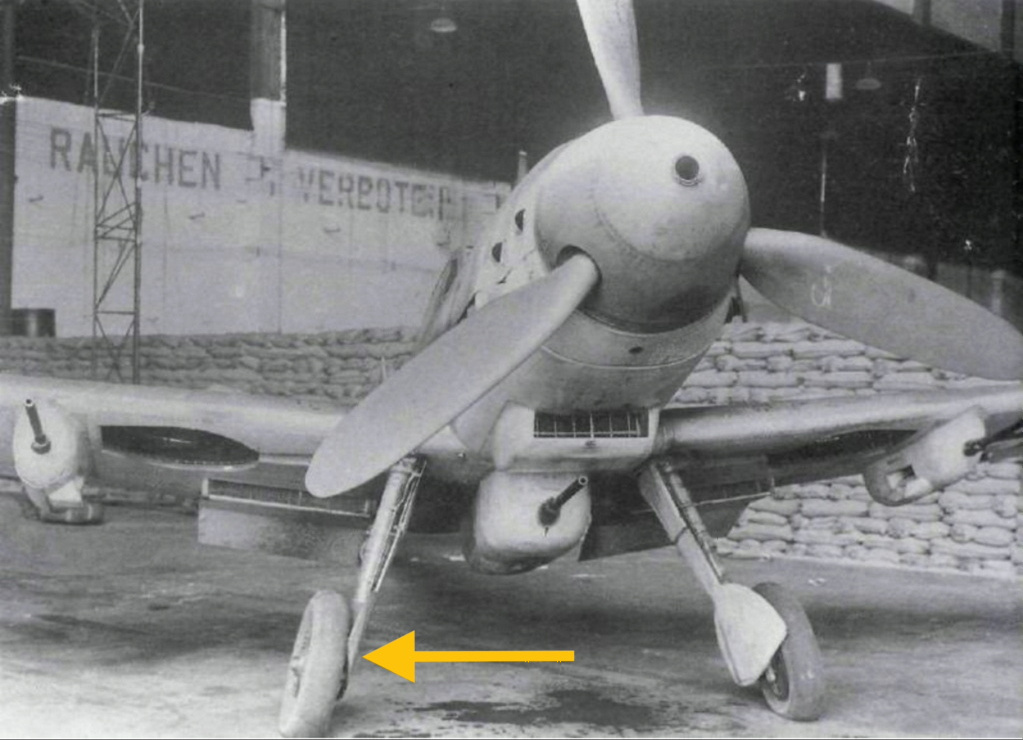 Гандбола с  20-мм пушкой MG 151/20 установленная по центру 