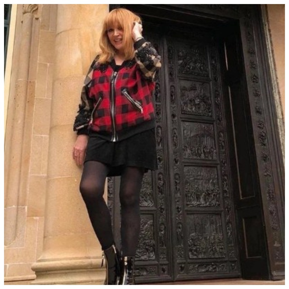 В недавнем интервью 76-летняя артистка вдруг выдала: «Не дадут продать». 