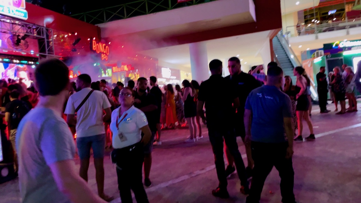 Очередь в легендарный Coco Bongo — начало ночи, которая обещает быть безумной.