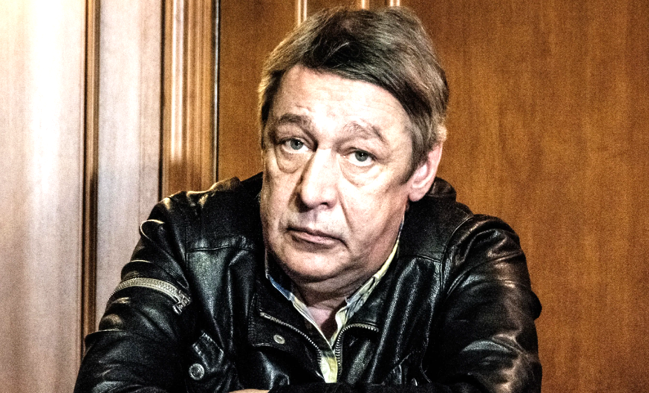 на фото Михаил Ефремов