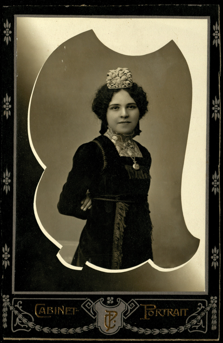 Портрет молодой татарки. 1900-е годы.  Фото: https://photo.miras.info/