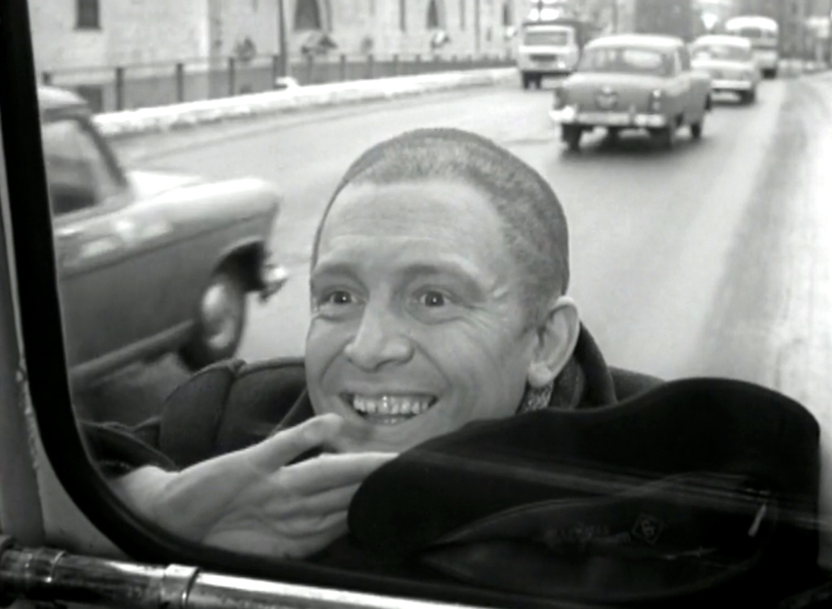 Кадр из кинофильма "Берегись автомобиля", 1966 г., режиссер Эльдар Рязанов, сценаристы Эмиль Брагинский, Эльдар Рязанов, композитор Андрей Петров (скриншот)