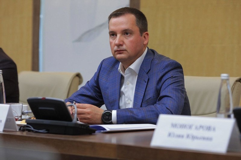 Действующий губернатор с большим