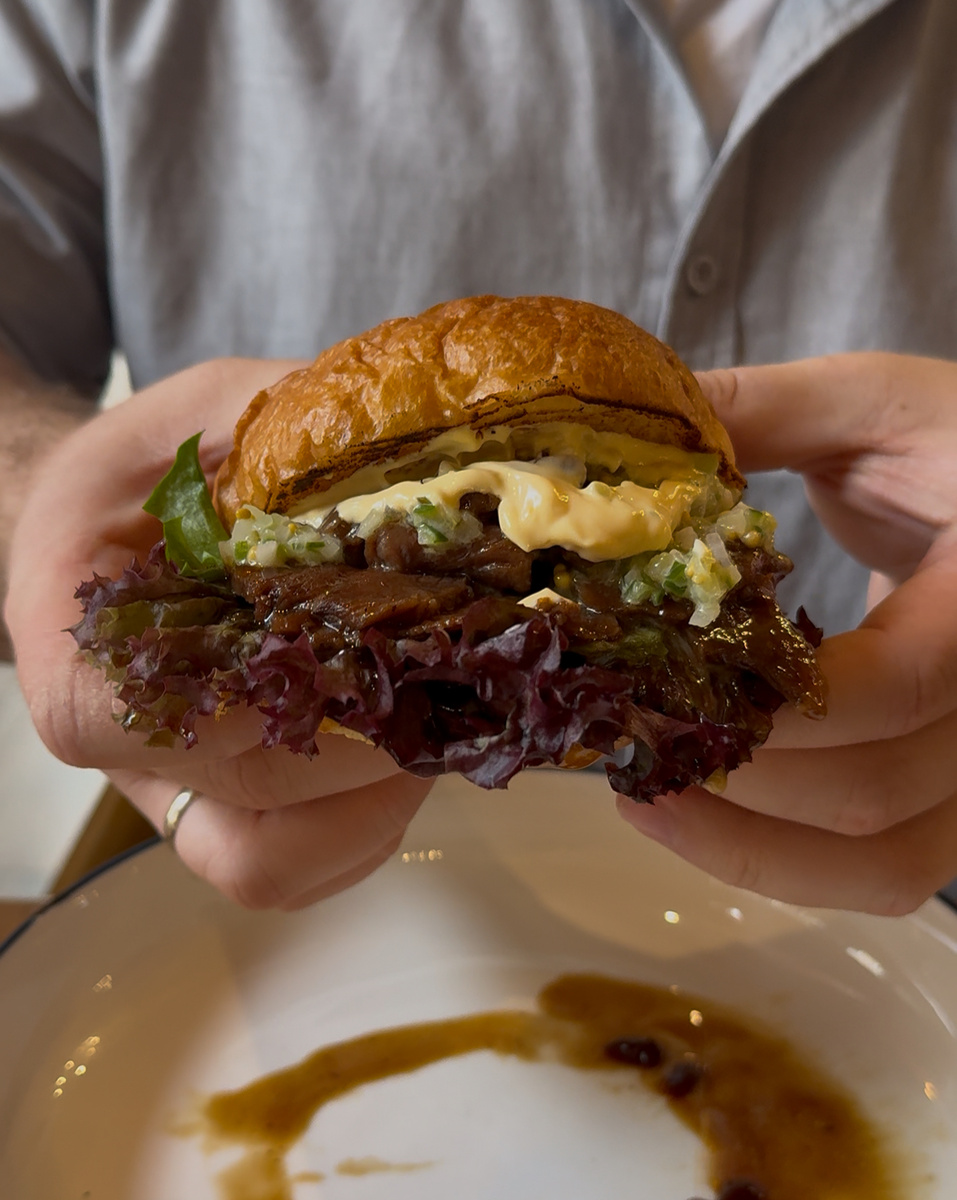 Бургер с щеками 