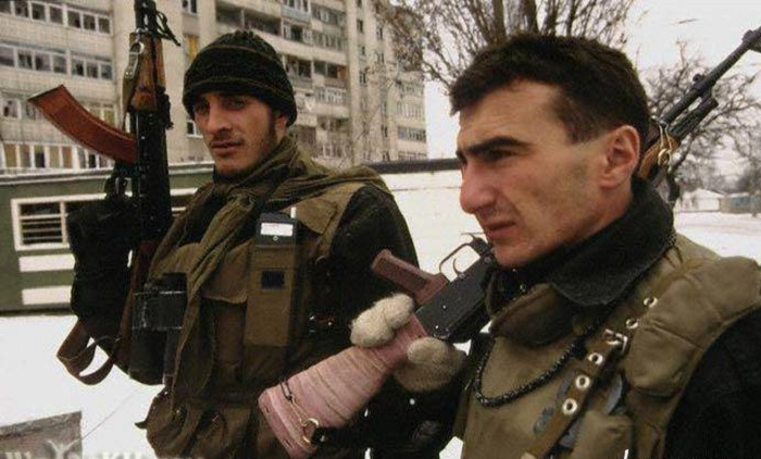 Как один российский солдат вступил в рукопашную схватку с двумя чеченскими боевиками. Что с ним стало