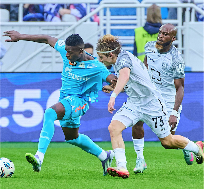 Луис Энрике вышел на замену в матче с «Балтикой», но ничего особенного, как всегда, не показал