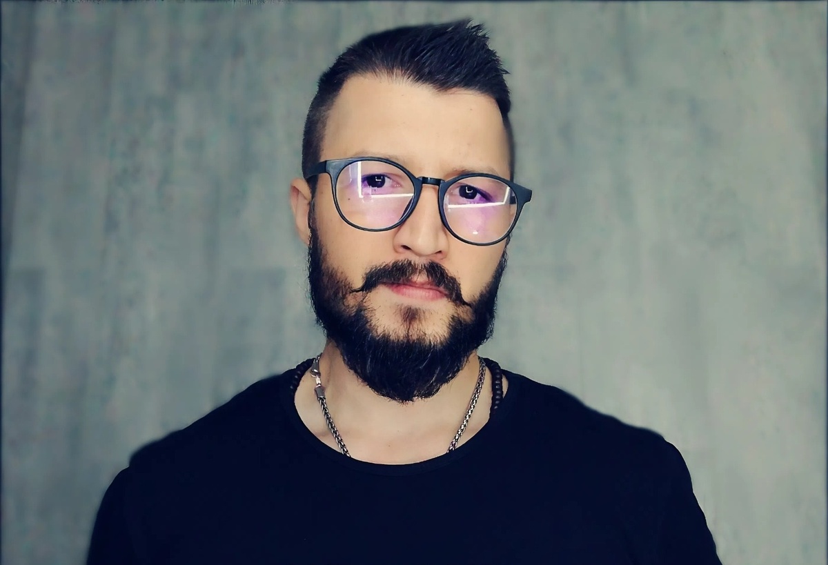 Кризисный психолог / Интегративный терапевт Денис Яковлев