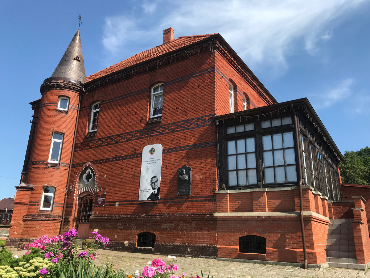 Здание, входившее в комплекс сооружений 11-го драгунского полка в прусские времена. Фото автора