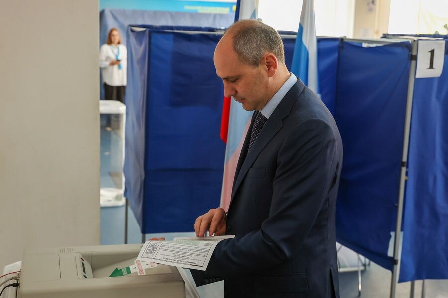    Временно исполняющий обязанности губернатора Свердловской области Денис Паслер / Источник: © Донат Сорокин/ТАСС