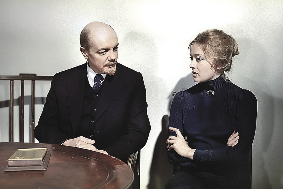    В фильме «Доверие» (1975) Кирилл Лавров сыграл Ленина, а Маргарита Терехова - Александру Коллонтай. Фото: Global Look Press