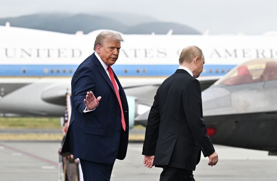    Владимир Путин и президент США Дональд Трамп / Источник: © Сергей Бобылев/РИА Новости