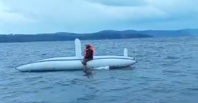     Мужчина перевернулся на парусном катамаране на Красноярском море