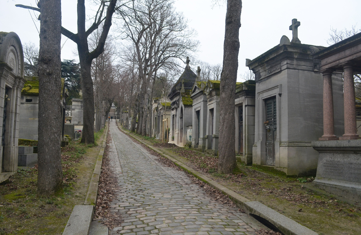 На фотографии кладбище Пер-Лашез, автор Максим Голышев.