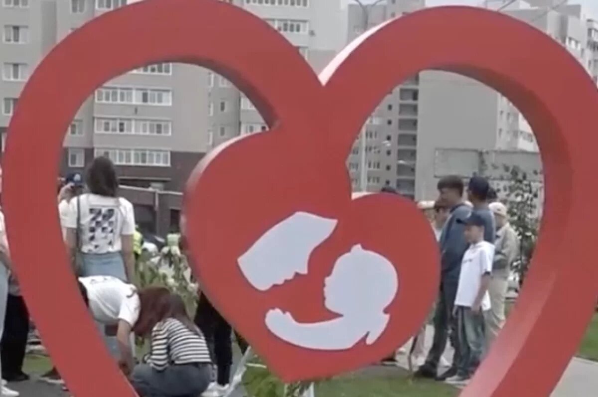    В Южно-Сахалинске ко Дню города открыли Аллею счастливого материнства