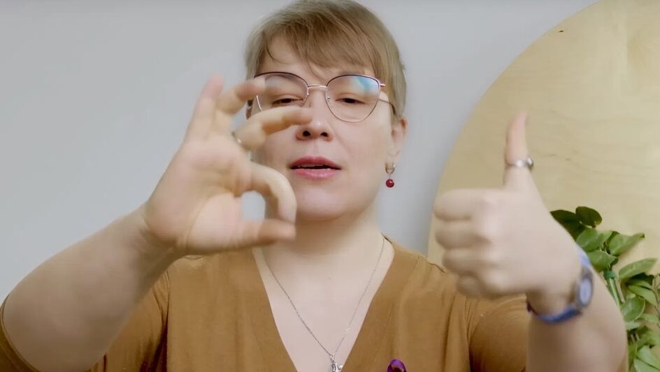    Упражнения помогают улучшить память концентрацию и даже скорость мышления. Фото: кадр из видео с пальчиковой гимнастикой