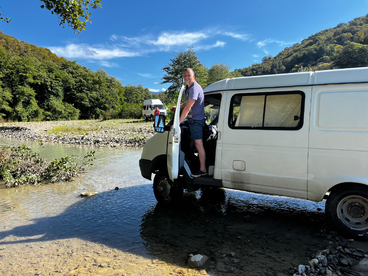 Джипинг на речке Чемитоквадже на полноприводной газели 