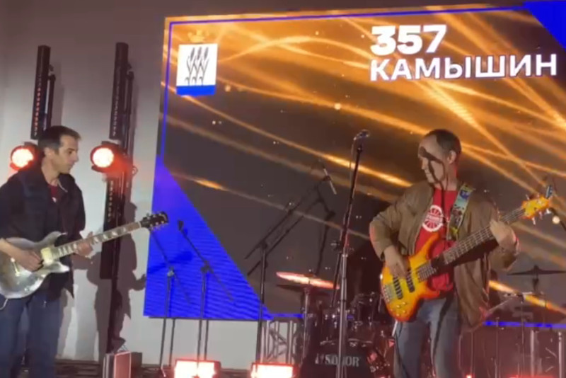    На сцене - группа «Странники» из Волгограда