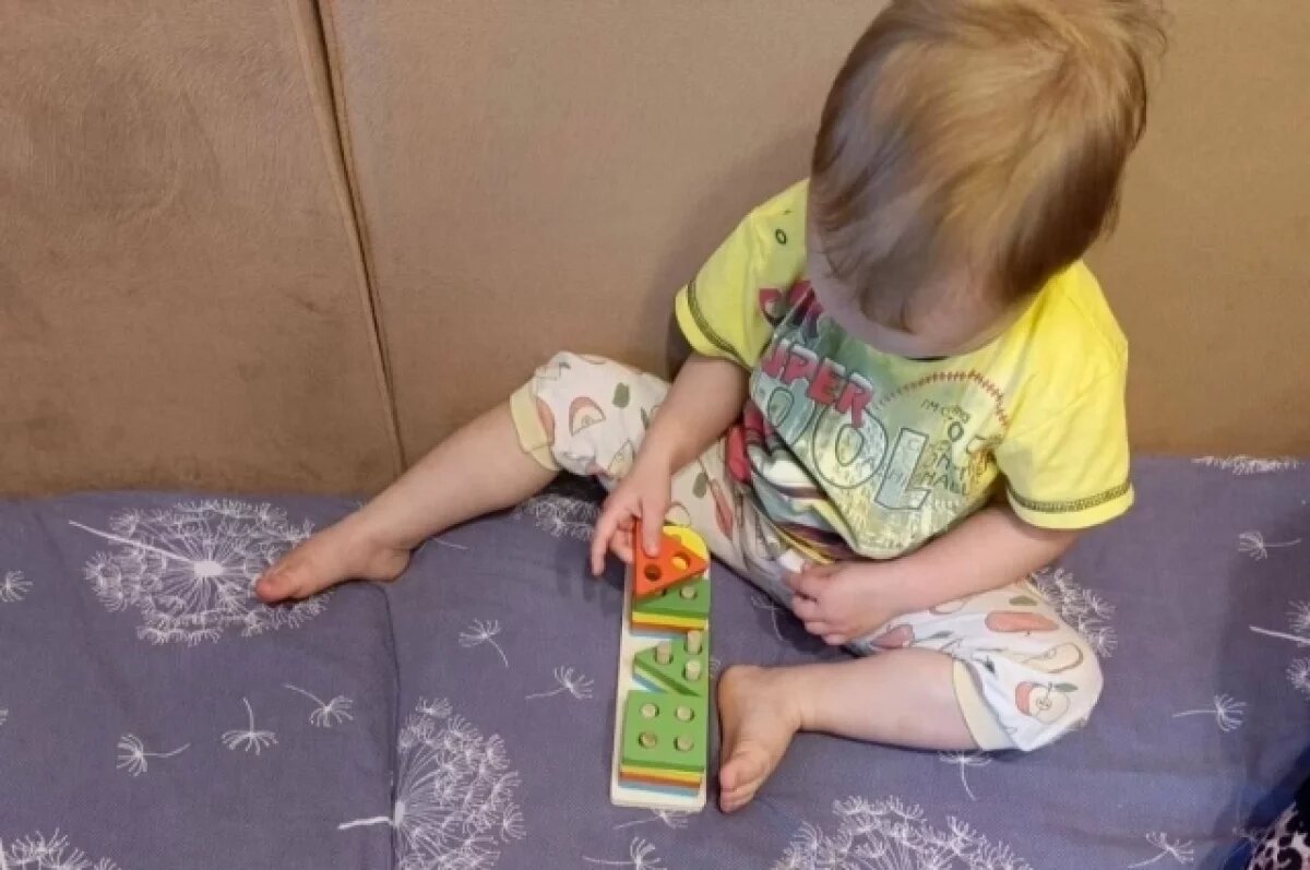    В Удмуртии спасли годовалую девочку, чей палец застрял в конструкторе