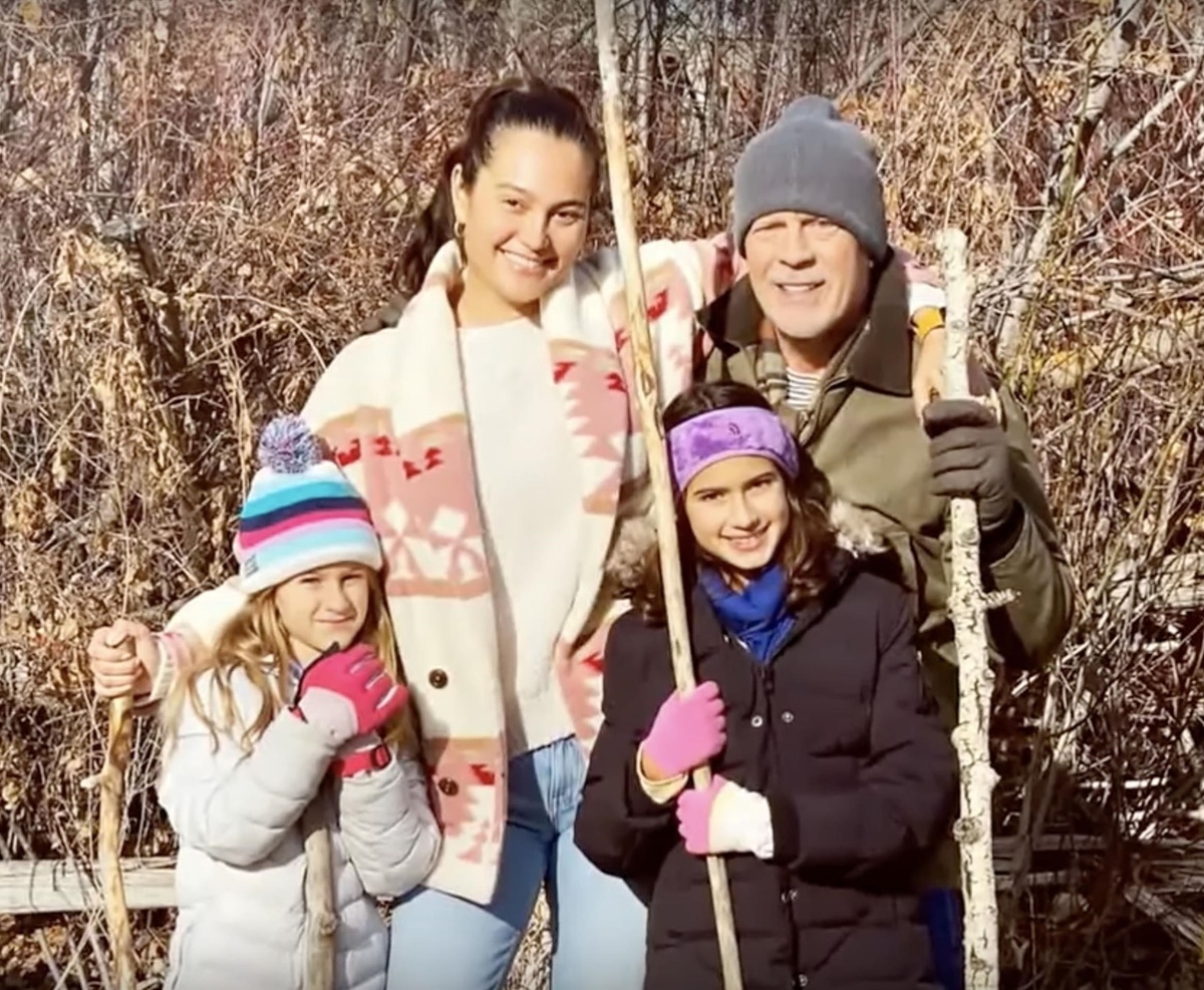    Эмма Хеминг с мужем и дочерьми до его болезниСоцсети Эммы Хеминг