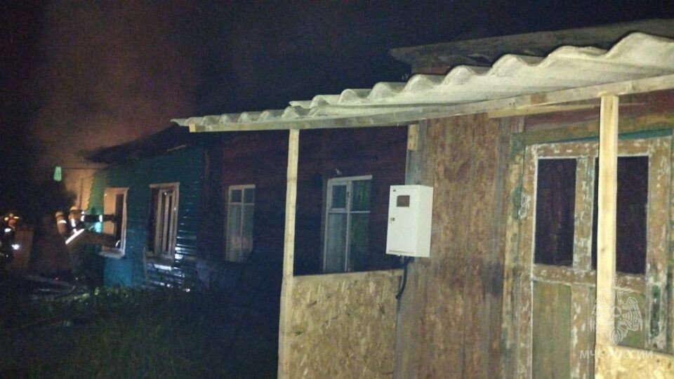    Пожар в селе Новомоношкино. Источник: t.me/mchs_altkray