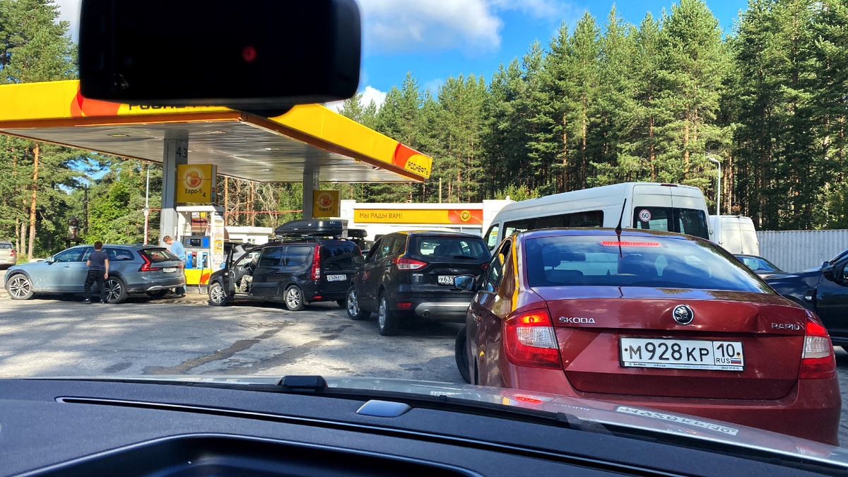 Перед нами 4 машины, время ожидания 30 минут