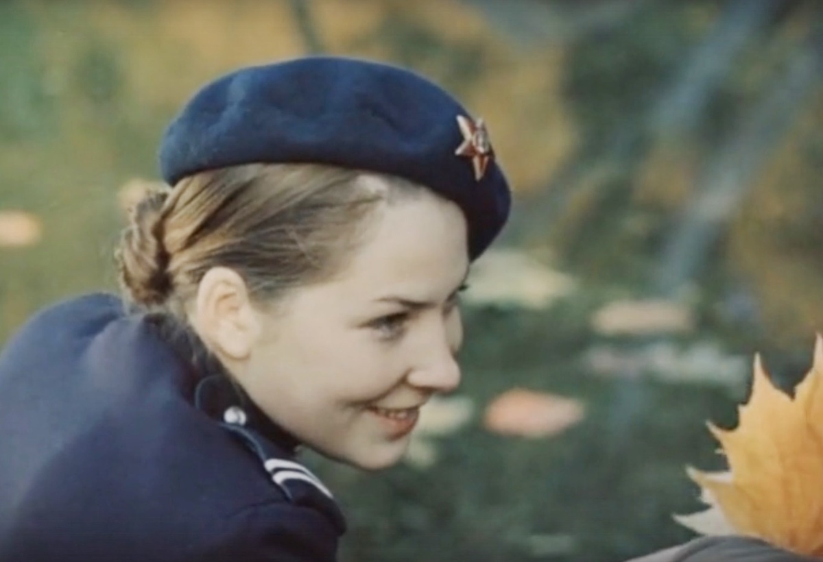 Скриншот автора. Прекрасная осень в Москве в фильме "Место встречи изменить нельзя".