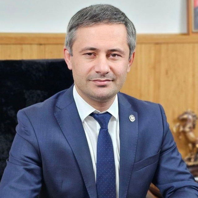 Руслан Гамзатов.