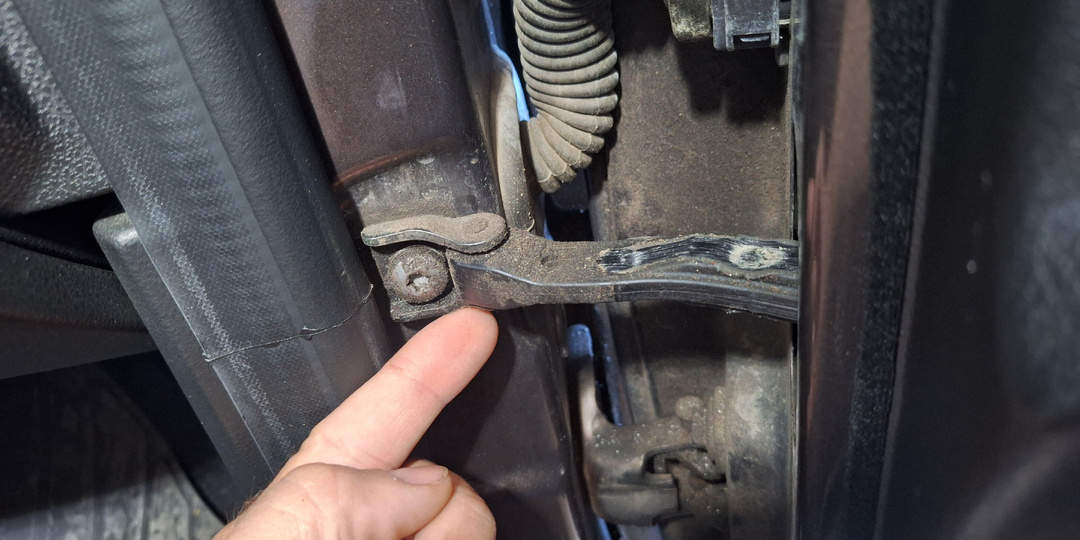 Двери станут бесшумными: Как избавиться от скрипа ограничителей раз и навсегда. Крутой водительский лайфхак