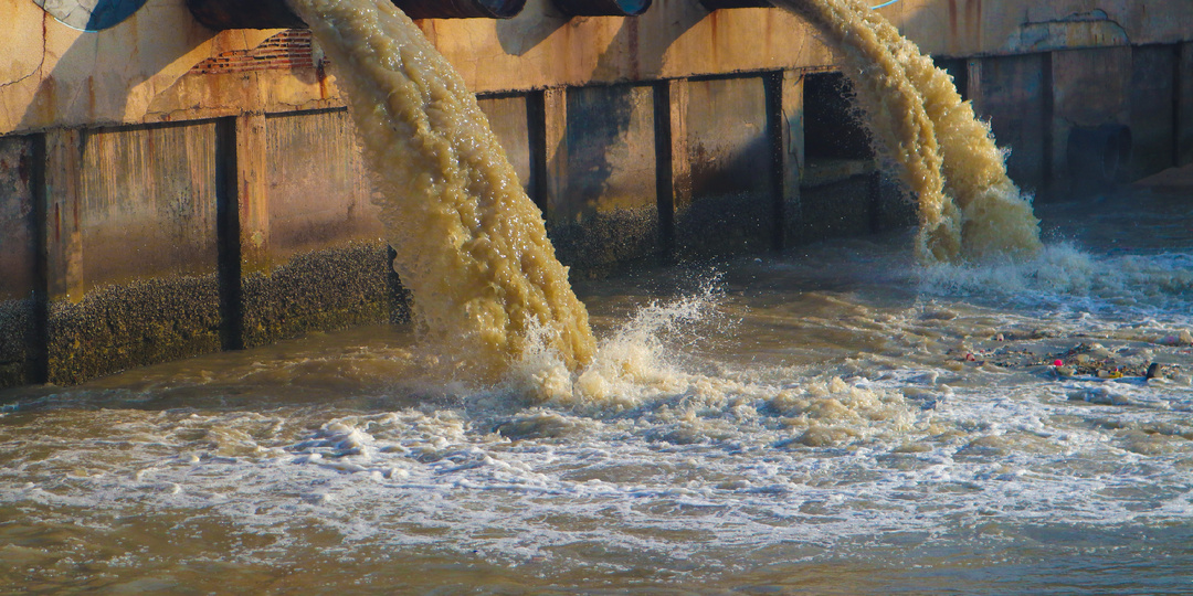 Все прибрежные города Крыма сливают канализацию в море. Правда или миф?