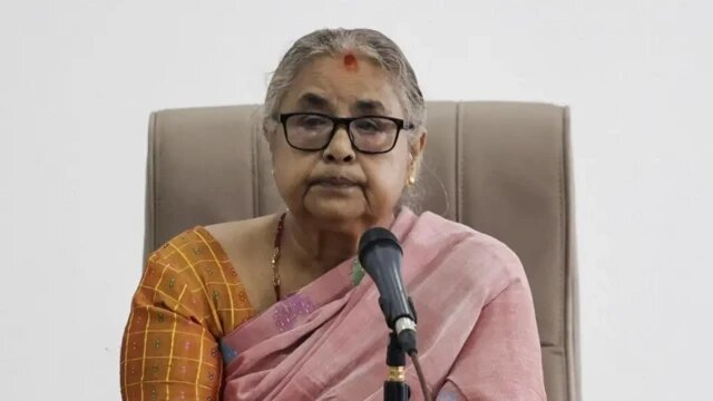 Сушила Карки была первой женщиной во главе Верховного суда Непала, а теперь стала первой женщиной на посту премьер-министраАвтор фото,Reuters