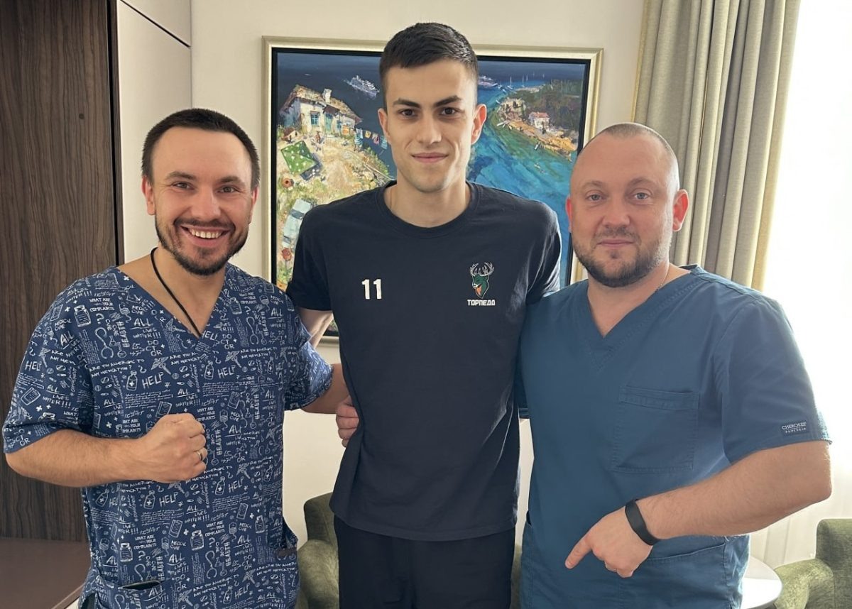    Спортсмен повредил ведущую левую ногу прямо во время матча