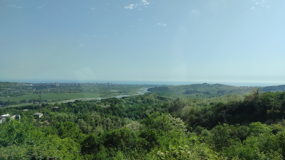 Просторы Абхазии и море вдали. Фото: Кирилл Полиенко/Polienko: путешествуем вдвоём