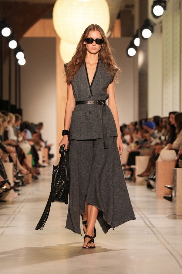 Michael Kors Весна-Лето 2026 на Неделе моды в Нью-Йорке SS26 (11 сентября 2025 г.).