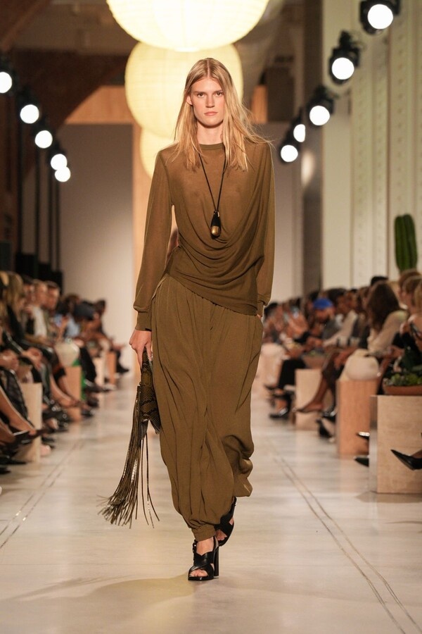 Michael Kors Весна-Лето 2026 на Неделе моды в Нью-Йорке SS26 (11 сентября 2025 г.).