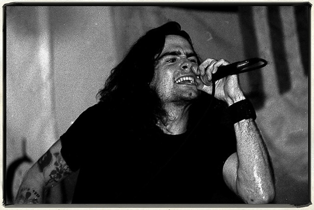 Волосатый Генри Роллинз образца заката Black Flag (начало 1986 года). Фото из открытых источников.
