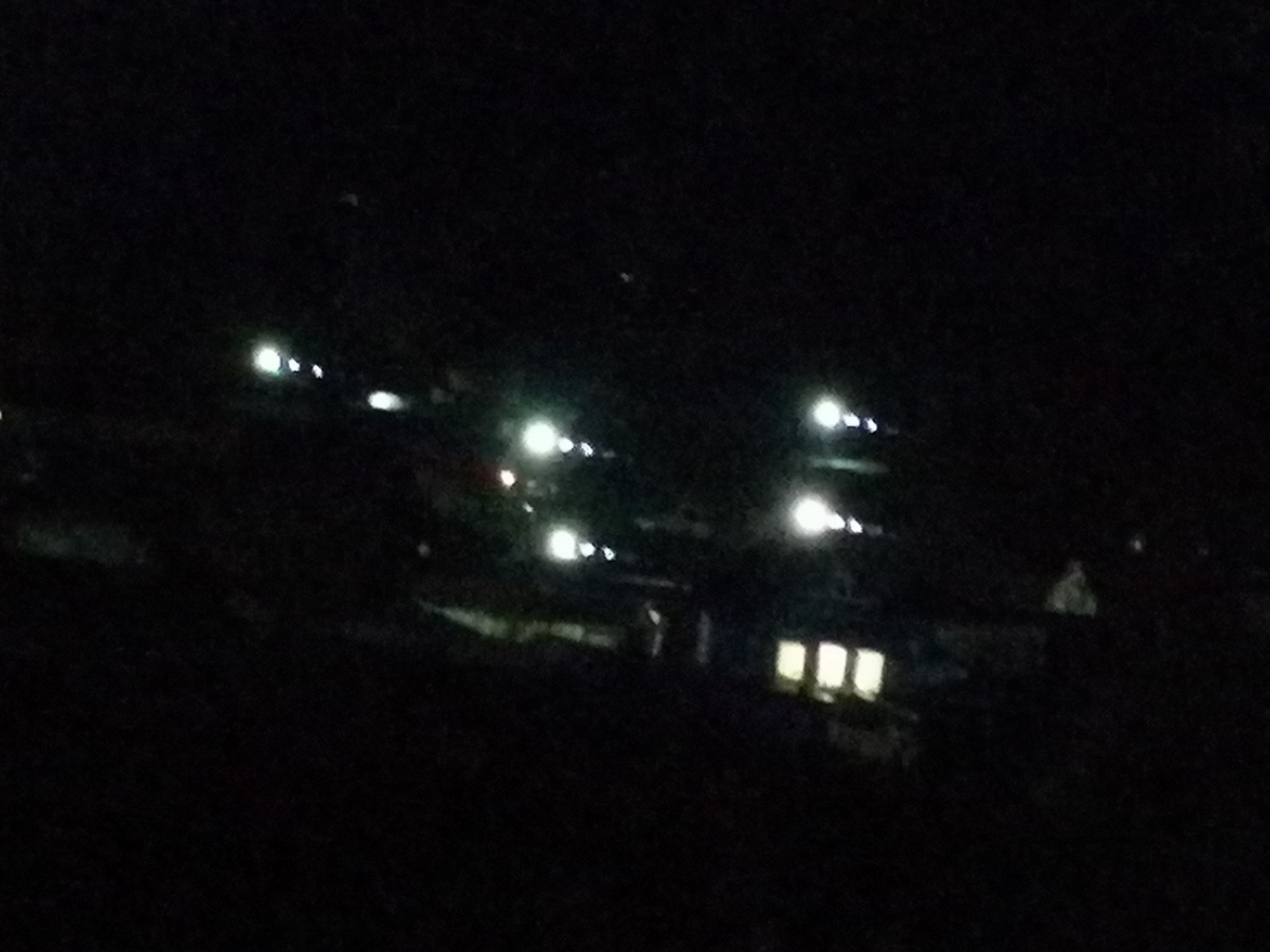 Фото автора. Фонари на столбах светят в виде созвездия медведицы