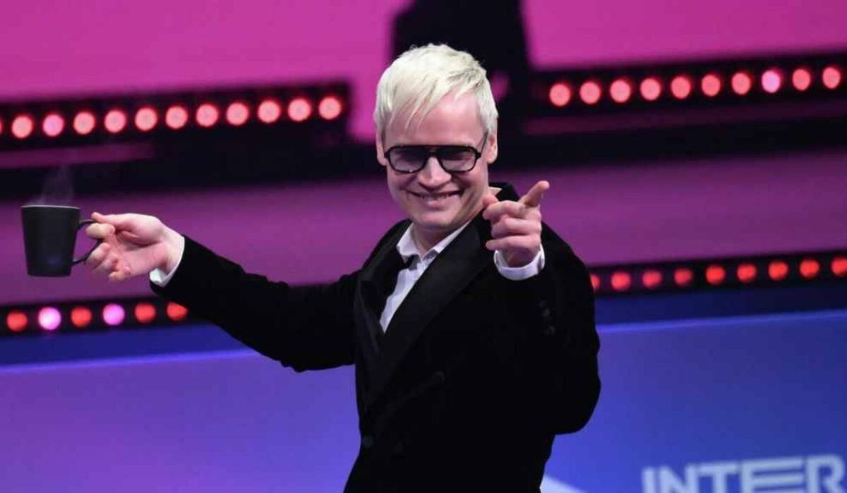     SHAMAN на жеребьевке. Источник: ria.ru Автор фото: Владимир Астапкович