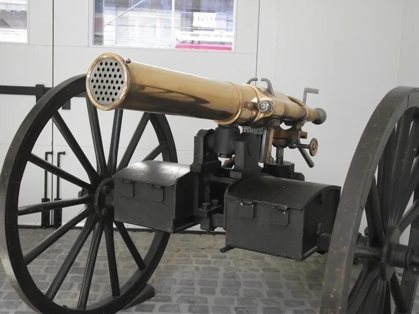 Митральеза конструкции де Реффи в музее.