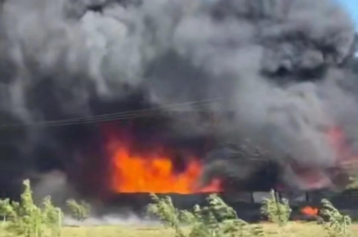    Мощный пожар произошел в Динском районе Кубани