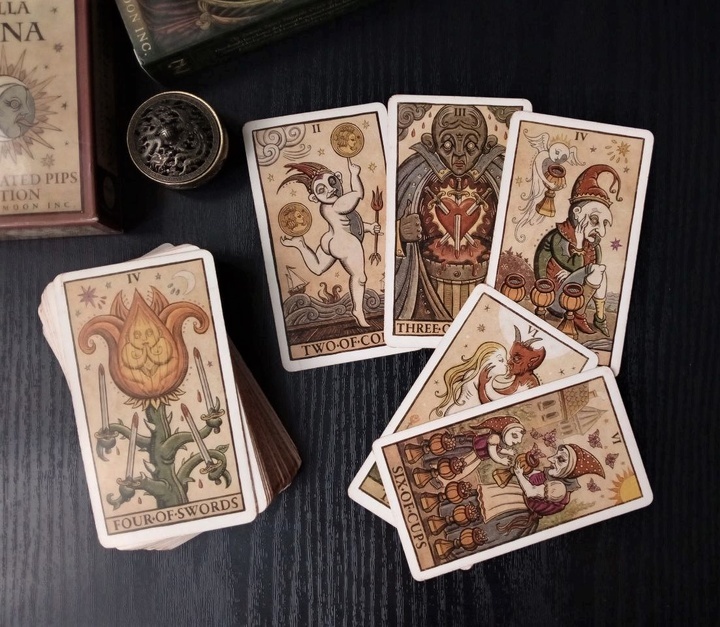 Ответ смотрим на колоде "Таро триумфальной Луны"